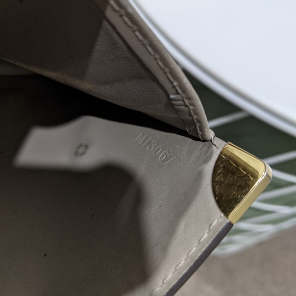 Louis Vuitton Suhali beige compact wallet - Picture 7 of 9